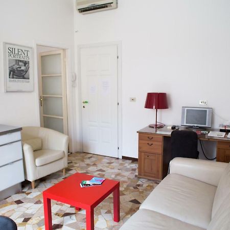 Convenient And Private Place In Milano Esterno foto