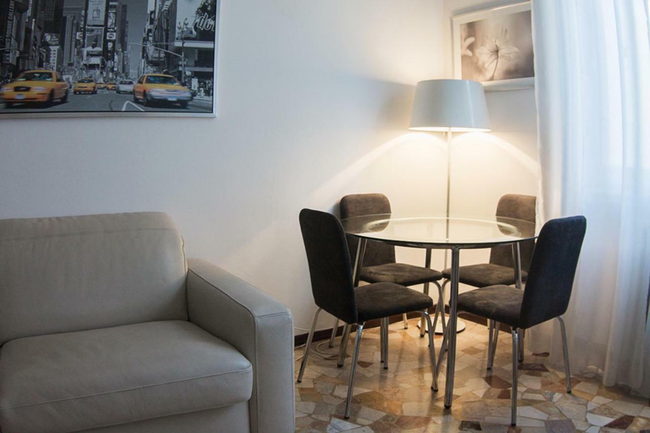 Convenient And Private Place In Milano Esterno foto